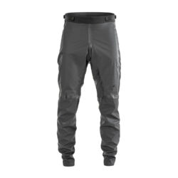 Hiko Chinook Byxor är vattentäta och bekväma paddelbyxor tillverkade i PU-belagd nylon med tejpade sömmar, formsydd sittdel och neoprenmidja för en säker och bekväm passform.