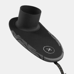 Hiko Kapell 80 V2 bygger vidare på en beprövad design och tar prestandan till nästa nivå. Utvecklat för paddlare som kräver hög säkerhet, pålitlig tätning och lång livslängd, oavsett om det gäller forspaddling, expeditioner eller intensiv användning i klubb- och uthyrningsverksamhet.